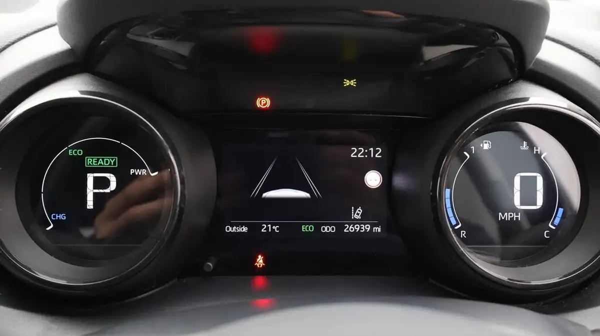 2022-toyota-yaris-15-vvt-i-excel-big-10