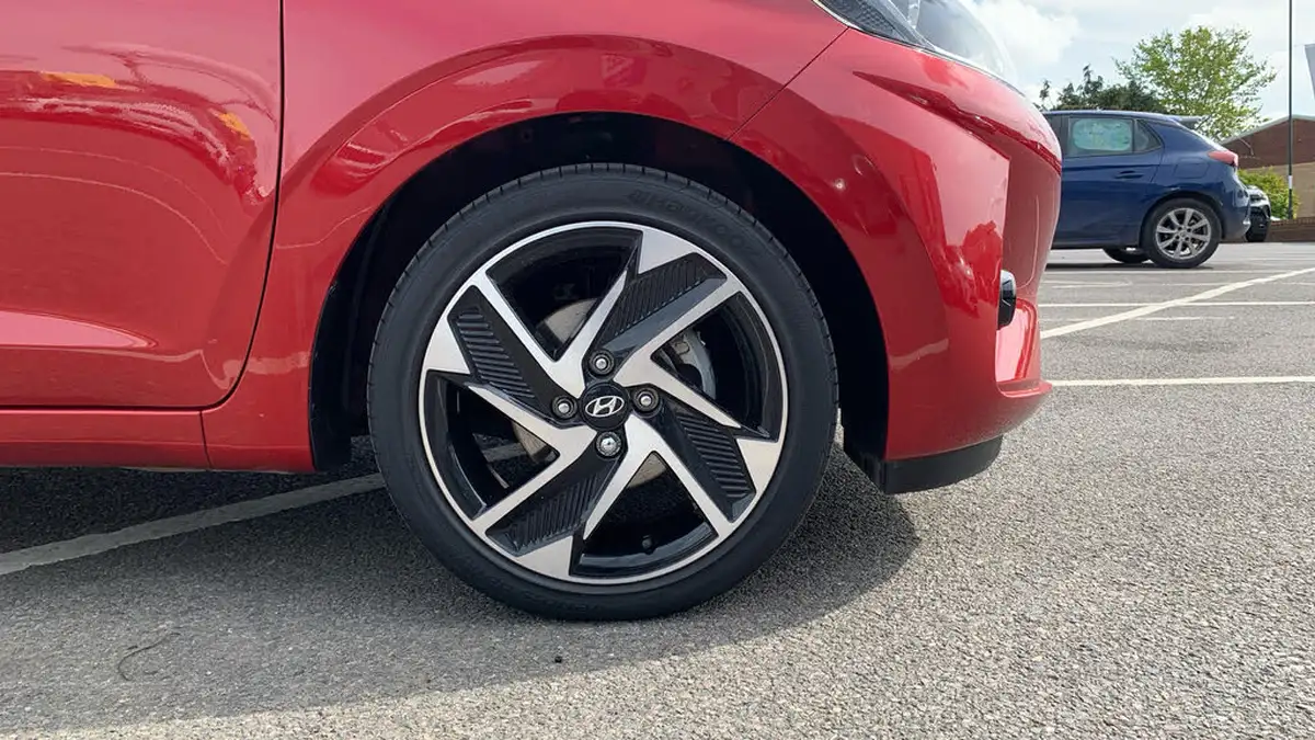 2022-hyundai-i10-12-premium-big-15