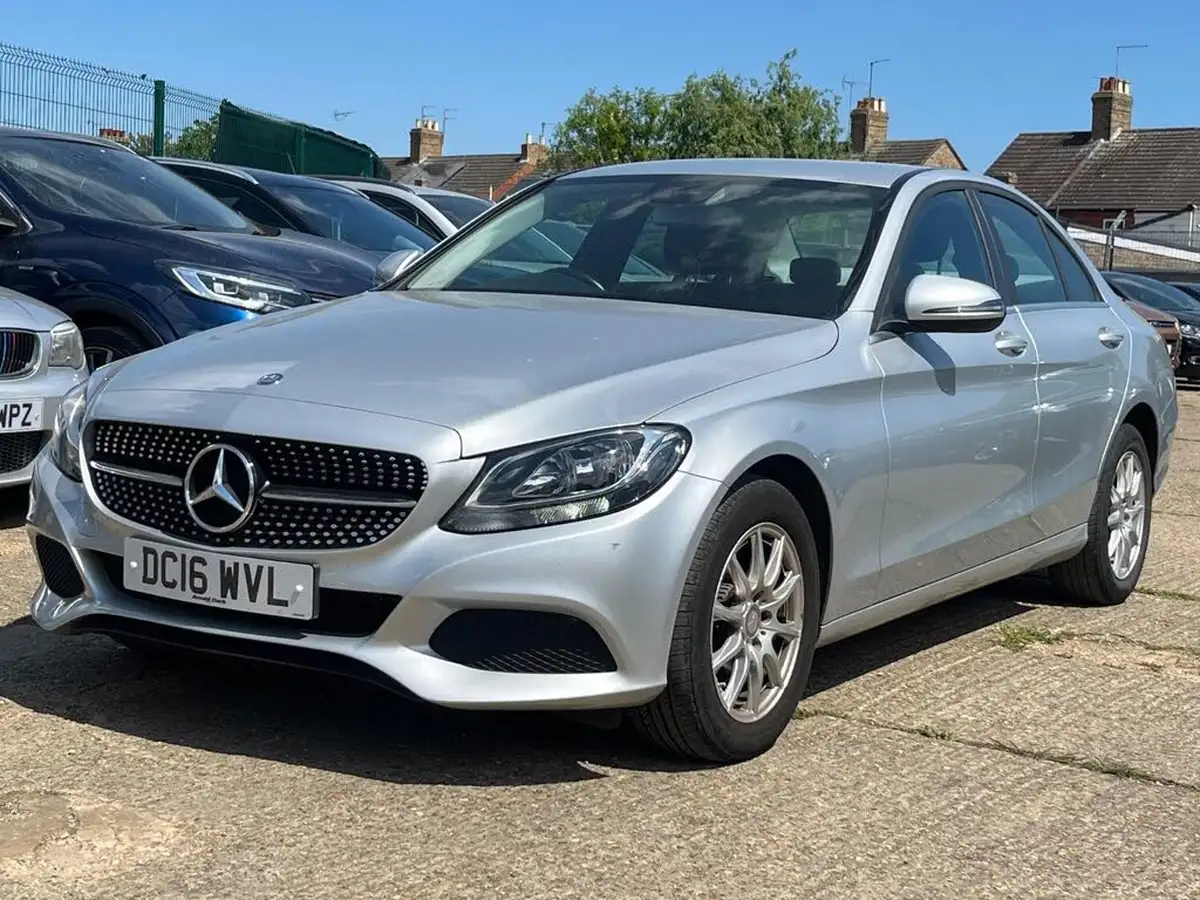 2016-mercedes-benz-c-class-21d-c220d-se-ss-saloon-4d-big-1