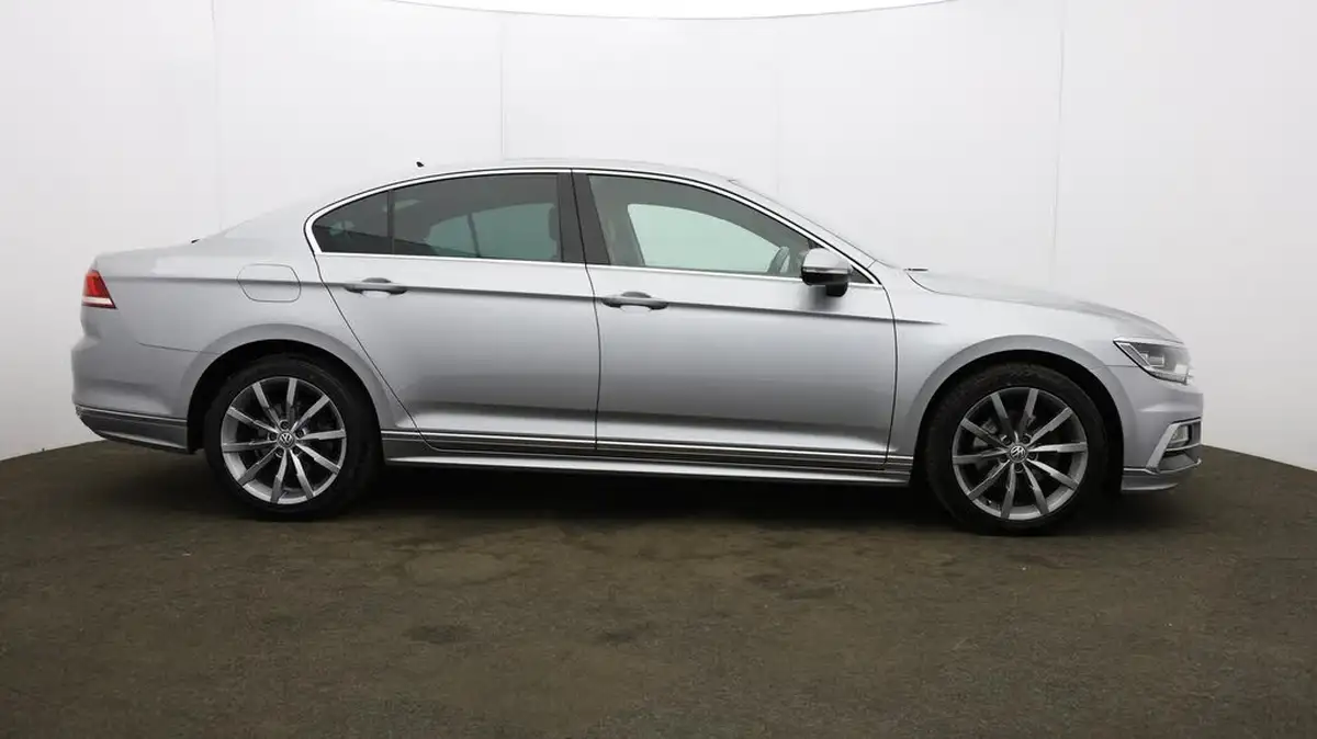 2019-volkswagen-passat-20tdi-r-line-150ps-scr-saloon-4d-big-44