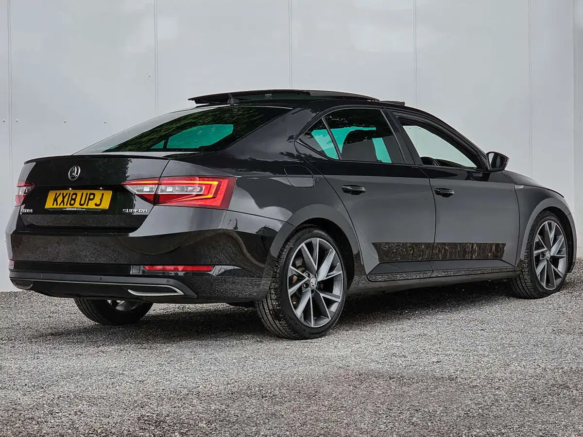 2018-skoda-superb-20tdi-scr-sportline-150ps-hatchback-big-10