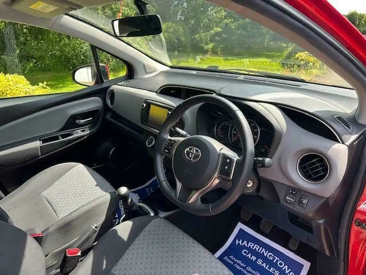 2015-toyota-yaris-10-icon-5d-big-11