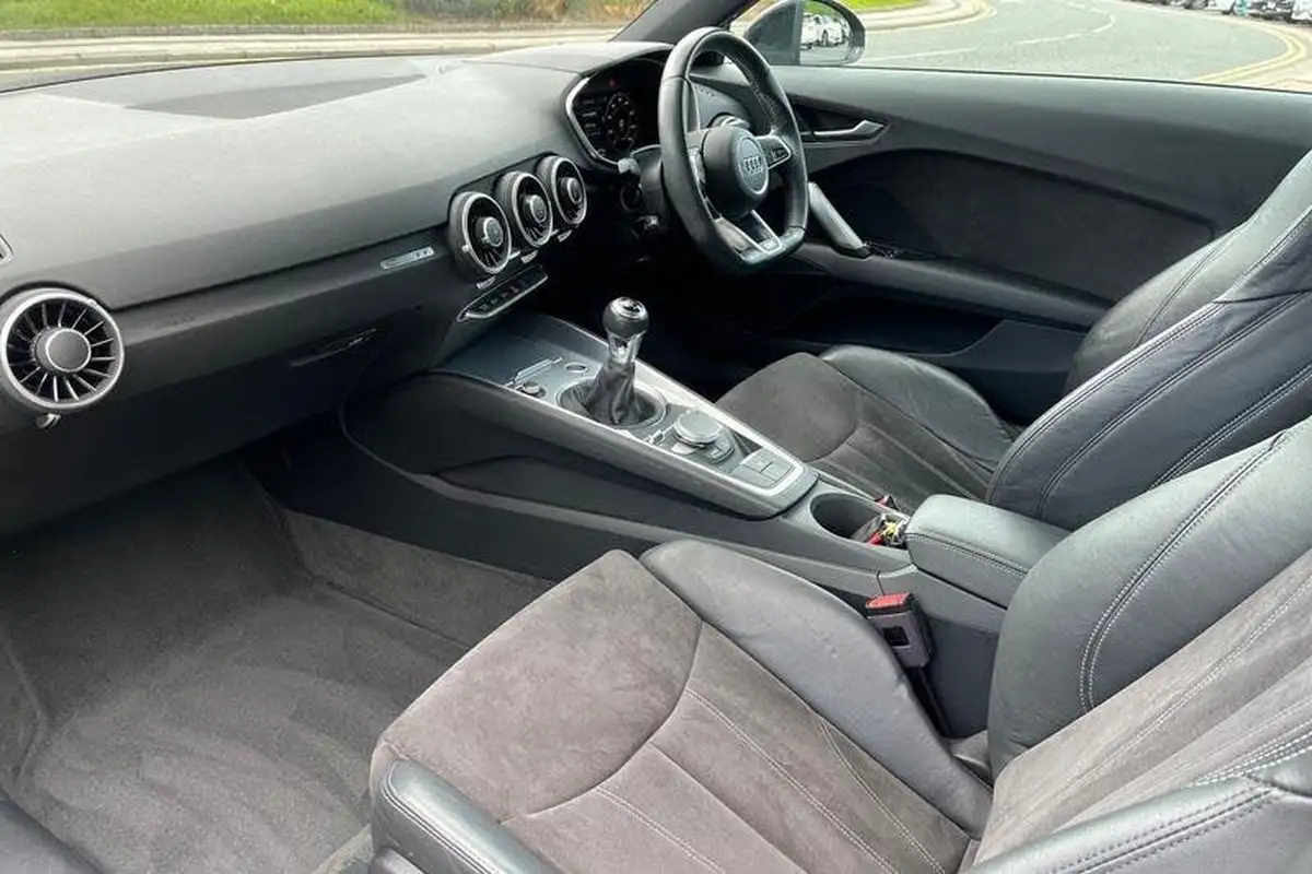 2017-audi-tt-coupe-18-tfsi-s-line-big-17