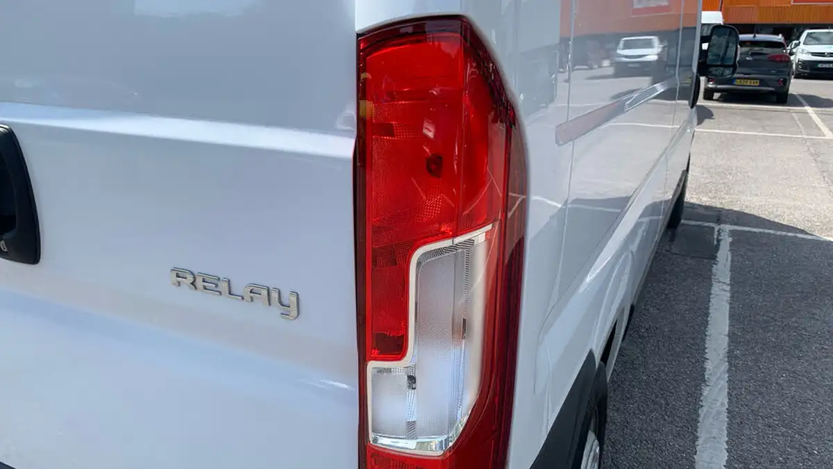2023-citroen-relay-22bluehdi-35-l3h2-x-panel-big-40