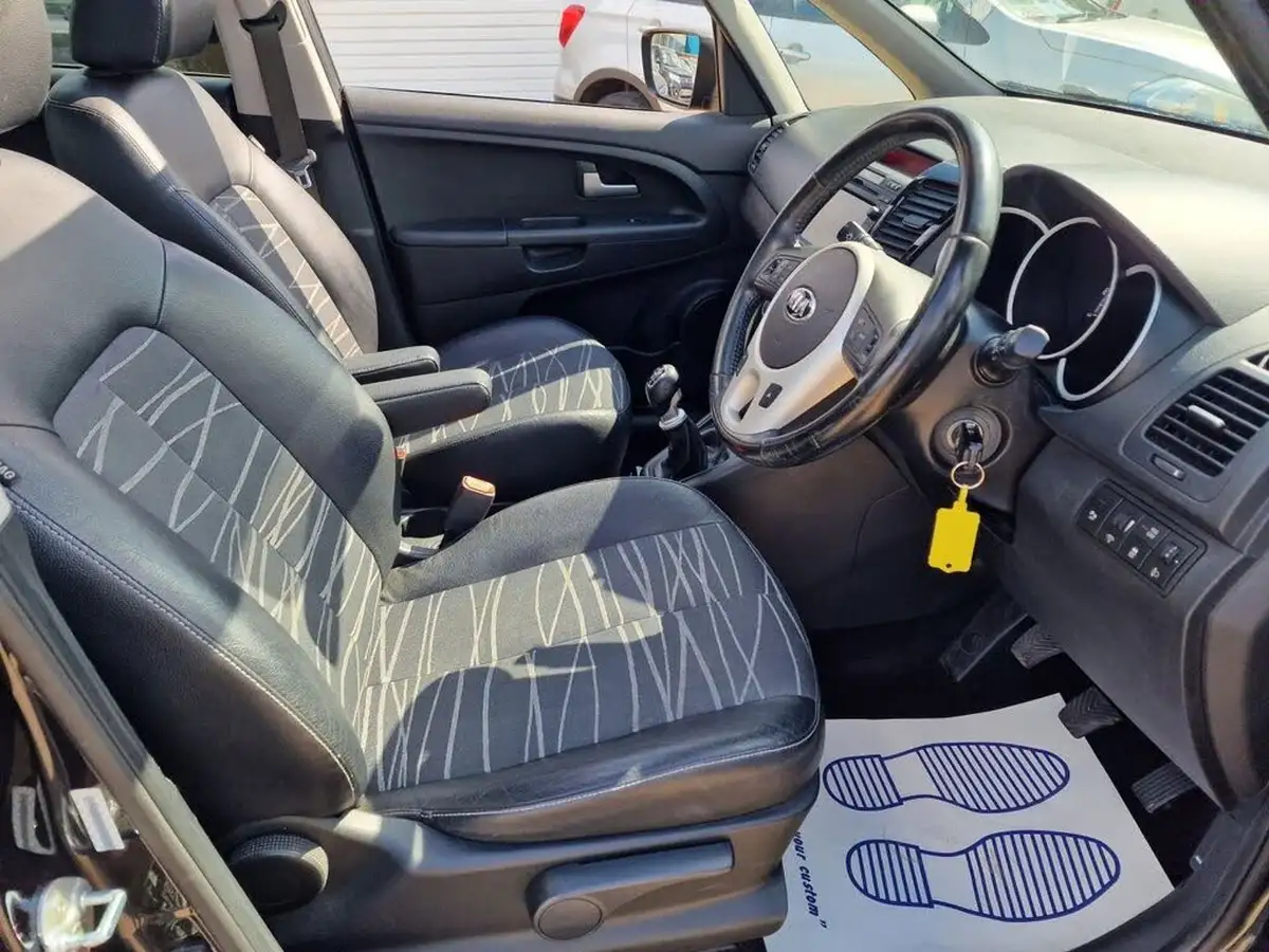 2015-kia-venga-16td-3-sat-nav-big-17