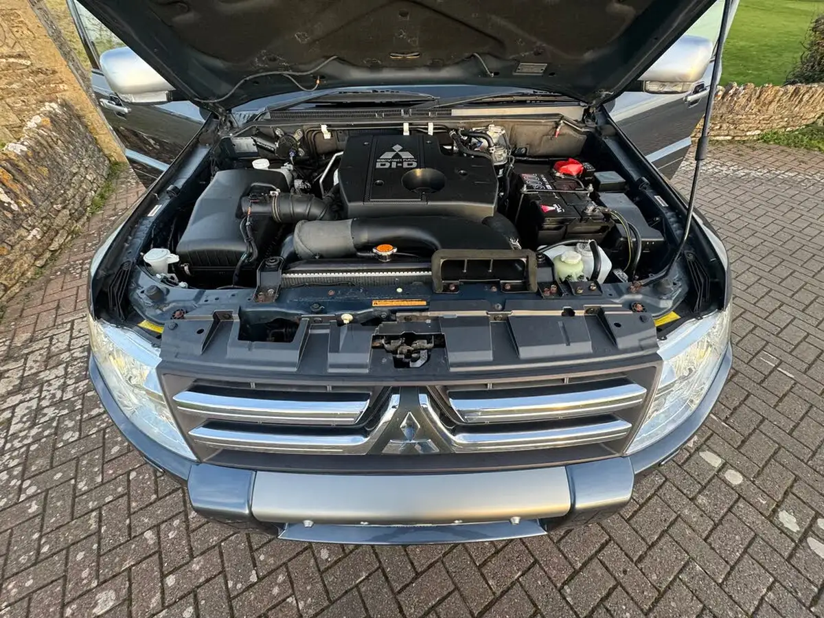2008-mitsubishi-shogun-32td-diamond-5d-big-16