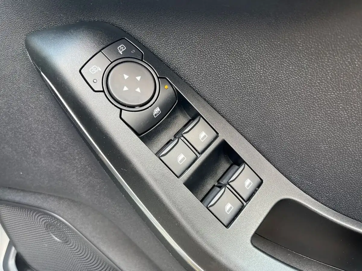 2022-ford-fiesta-10t-st-line-100ps-5d-big-23
