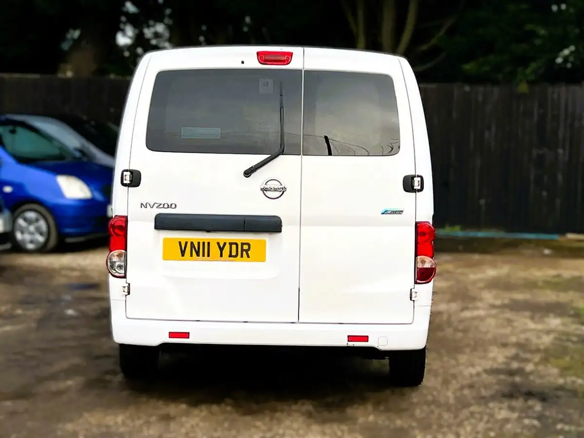 2011-nissan-nv200-15td-se-85bhpeuro-5-combi-5seater-big-13