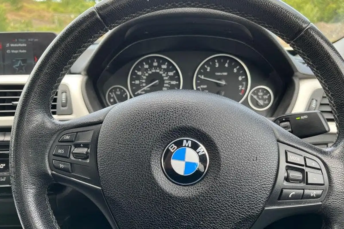 2018-bmw-3-series-15-318i-se-saloon-4d-big-11