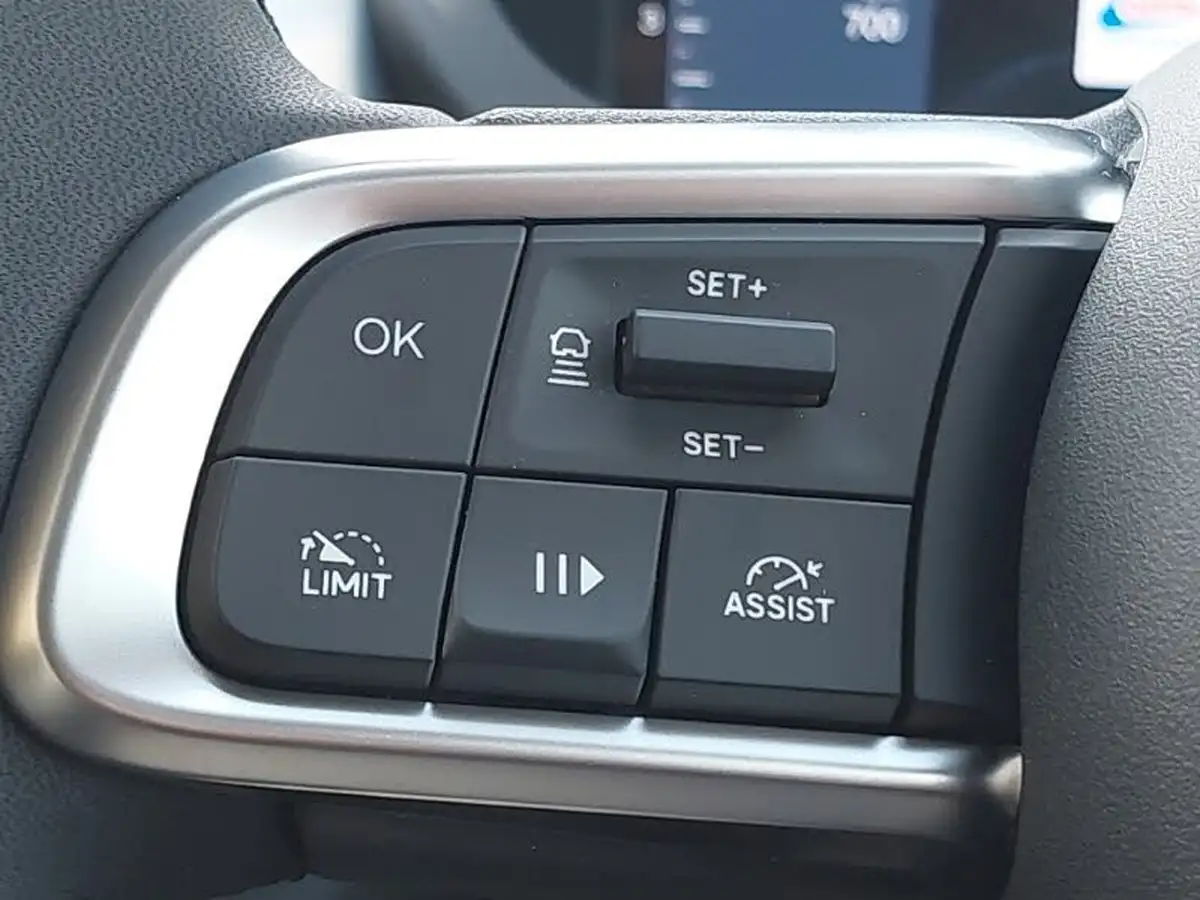 2025-jeep-avenger-12-gse-summit-big-17