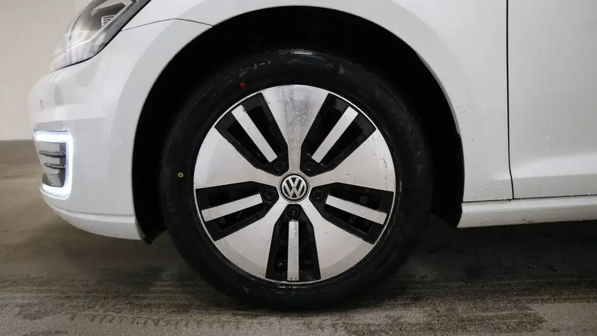 2019-volkswagen-golf-e-e-golf-big-10