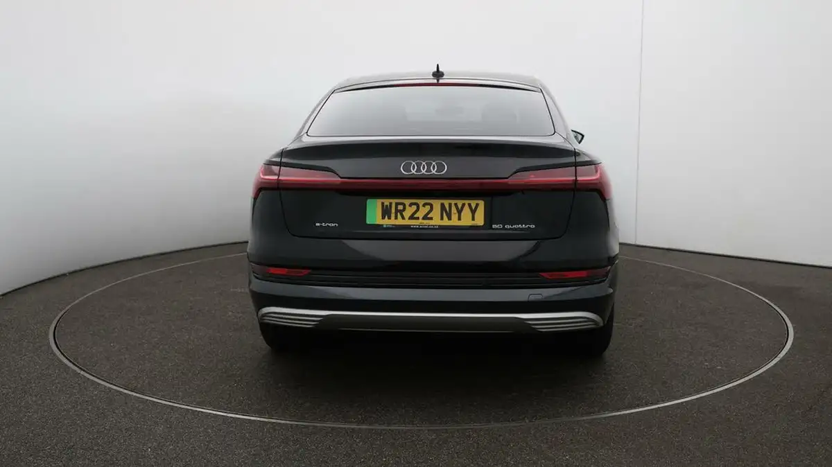 2022-audi-e-tron-50e-technik-sportback-big-58