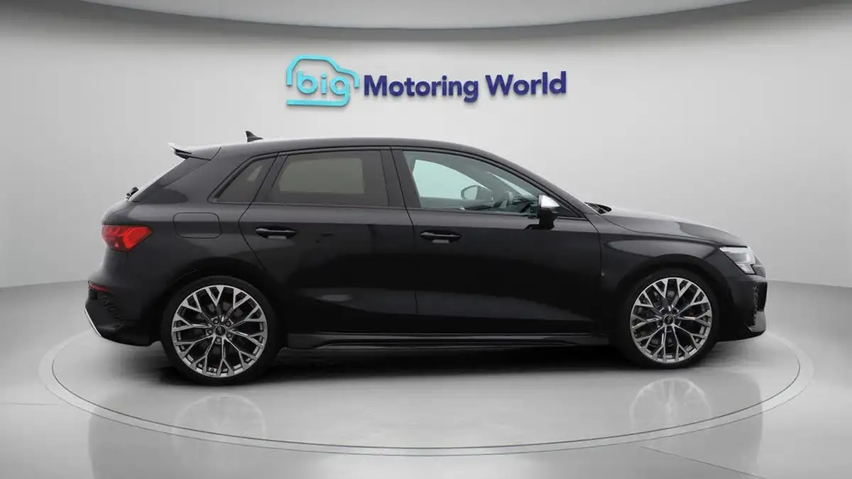 2022-audi-rs3-25-tfsi-sportback-5d-big-8