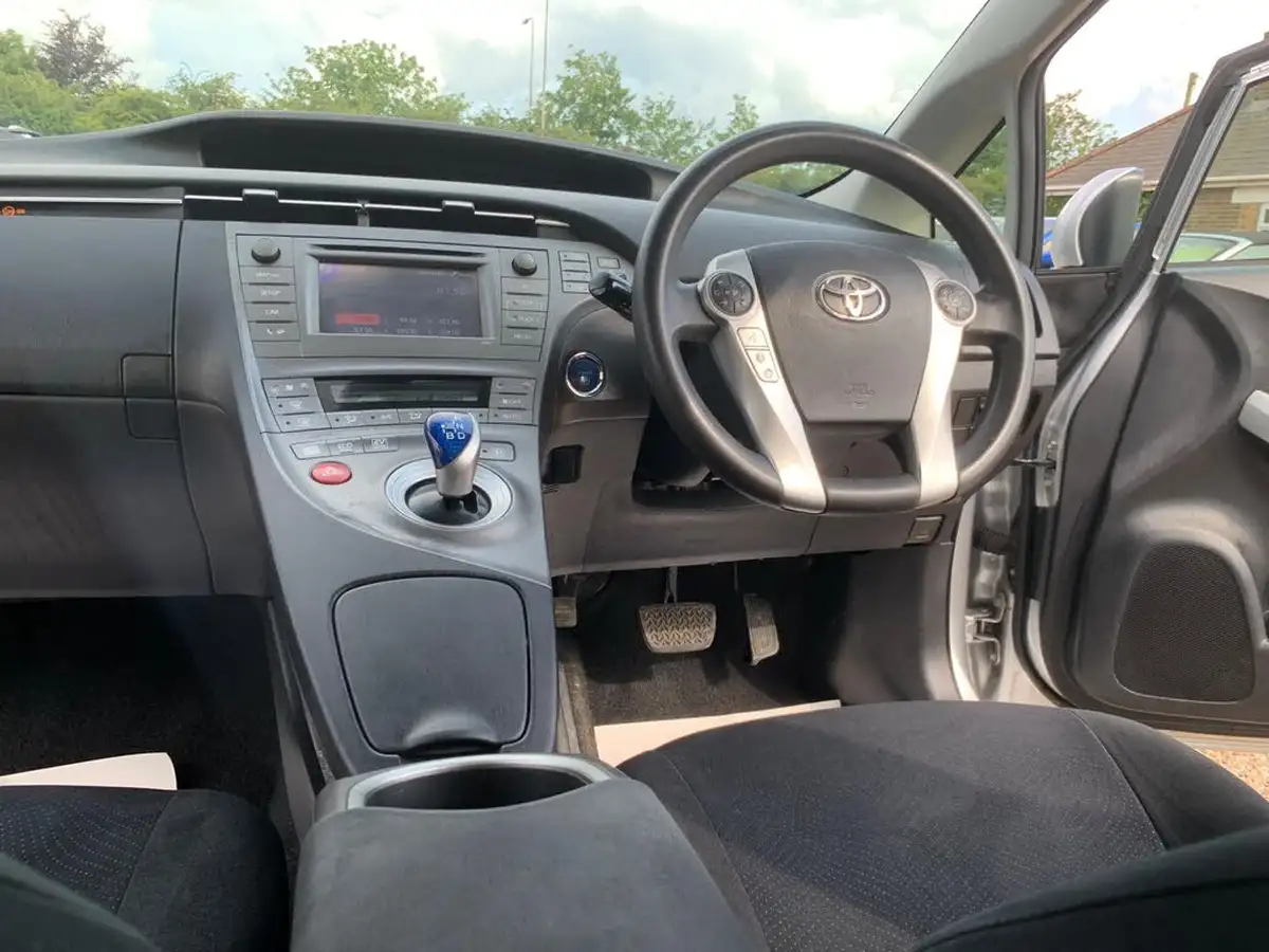 2012-toyota-prius-18-vvt-i-t3-1798cc-big-29