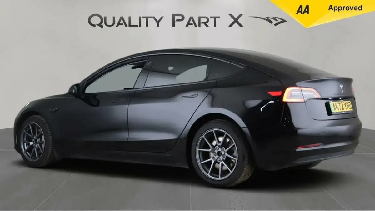 2022-tesla-model-3-e-rwd-big-4