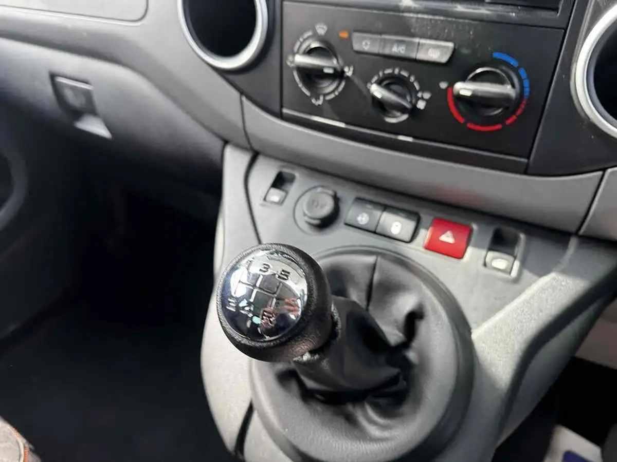 2018-peugeot-partner-big-30
