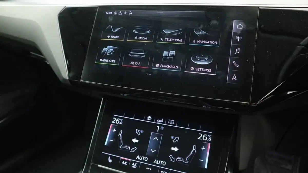 2020-audi-e-tron-55e-launch-edition-station-wagon-big-6