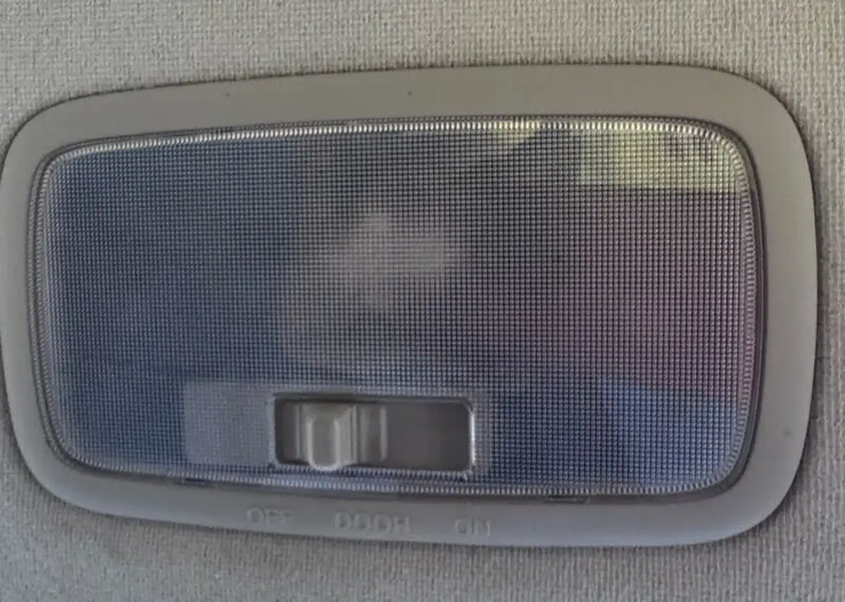 2010-hyundai-i10-12-classic-big-24