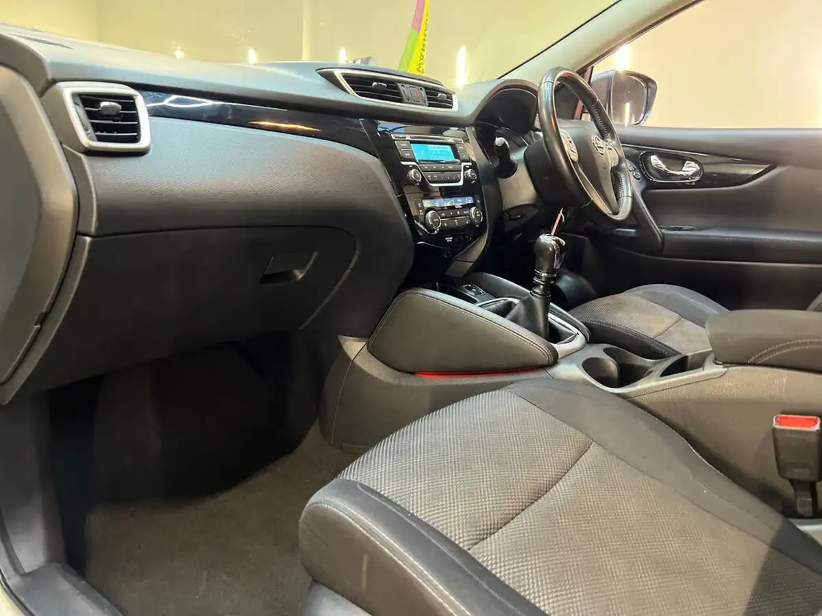 2015-nissan-qashqai-12-acenta-dig-t115ps-smart-vision-pack-big-44