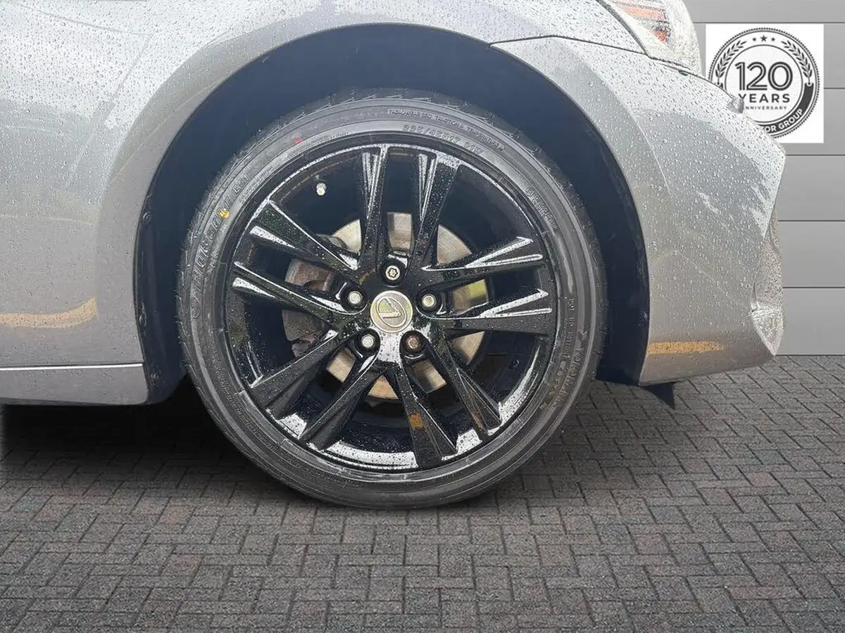 2017-lexus-is-300h-25-advance-big-8
