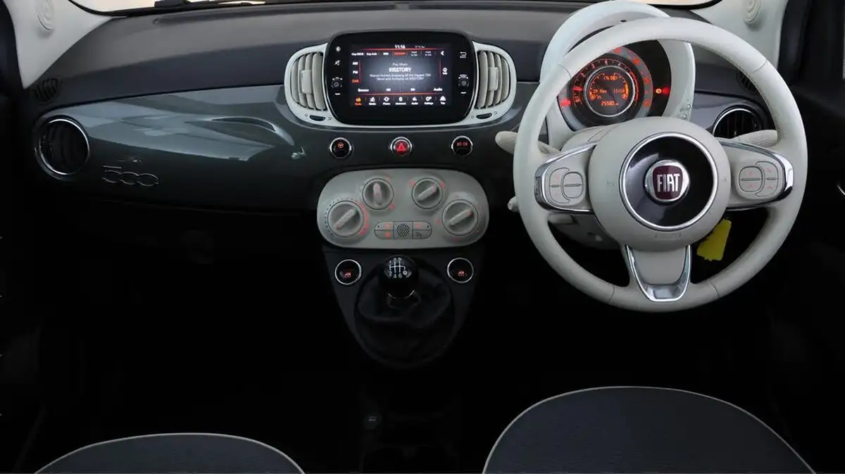 2021-fiat-500-10-lounge-big-12