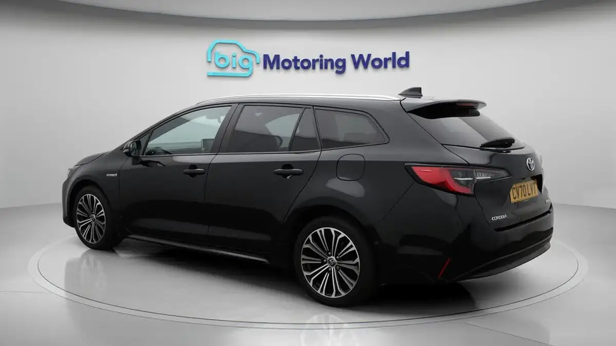 2020-toyota-corolla-18-vvt-i-design-trk-touring-sports-5d-big-4