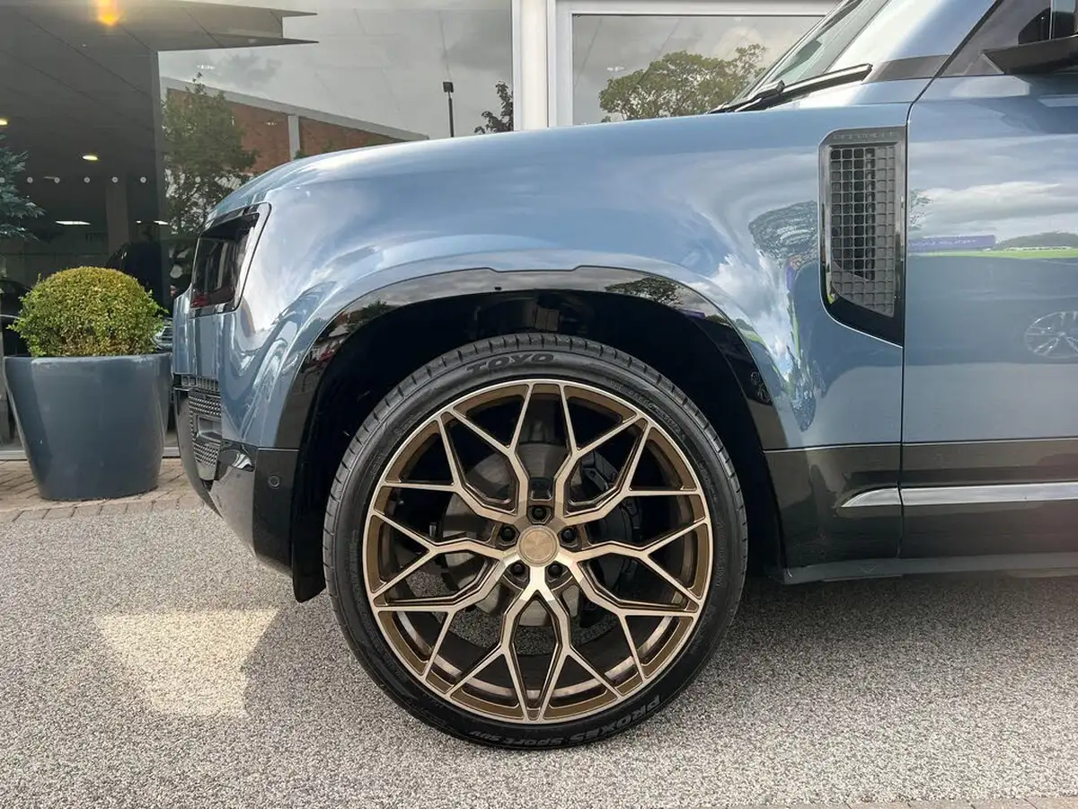 2024-land-rover-110-defender-20-p400e-x-dynamic-se-big-6
