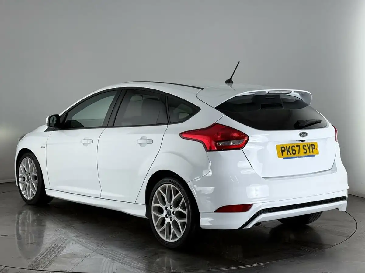 2017-ford-focus-15tdci-st-line-hatchback-big-3