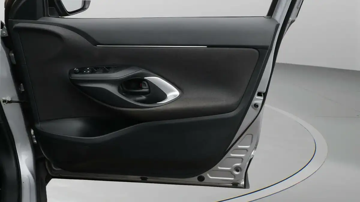 2022-toyota-yaris-cross-15-vvt-i-icon-big-15