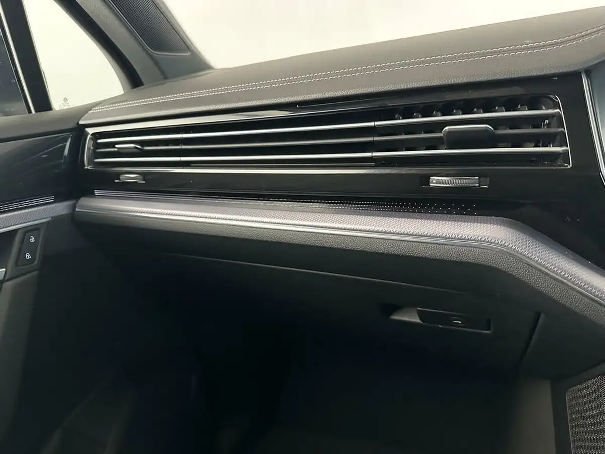 2020-volkswagen-touareg-30tsi-black-edition-big-50