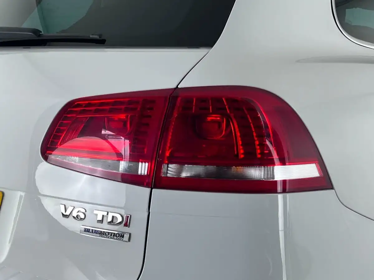 2016-volkswagen-touareg-30tdi-r-line-plus-262ps-2967cc-big-9