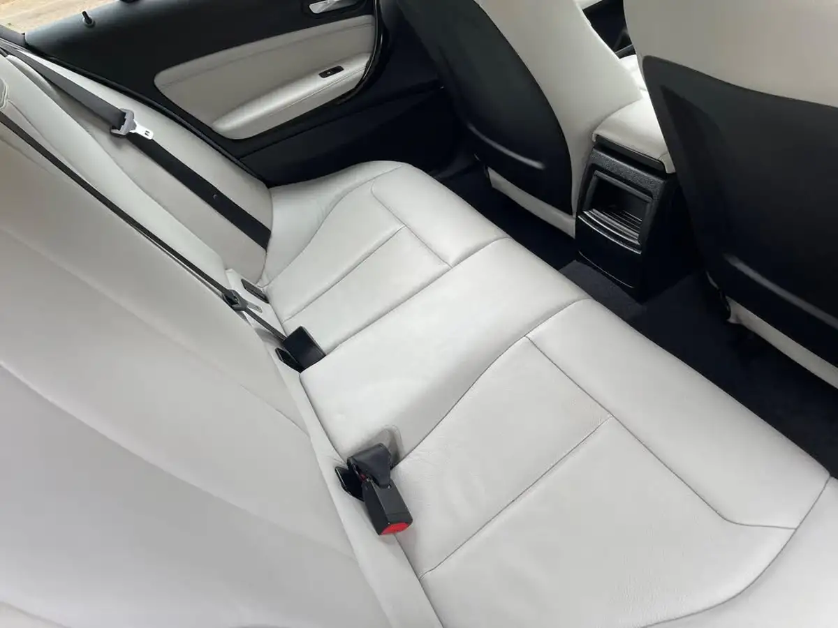 2012-bmw-1-series-20td-118d-urban-hatchback-5d-big-11