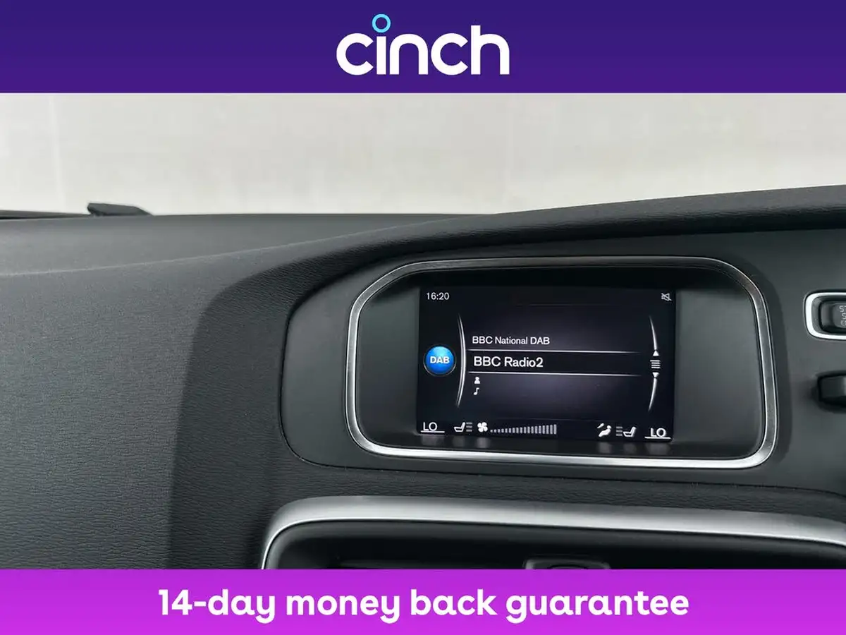 2018-volvo-v40-20-t2-momentum-nav-plus-big-16