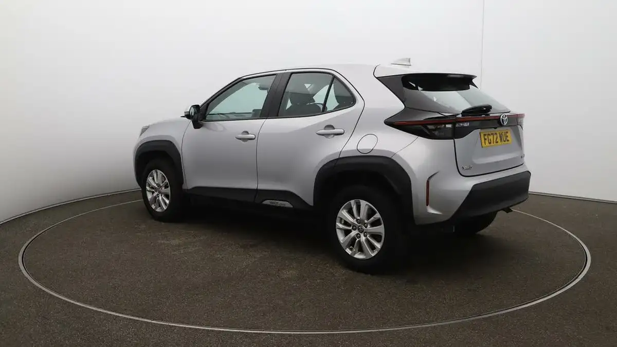 2022-toyota-yaris-cross-15-vvt-i-icon-big-55