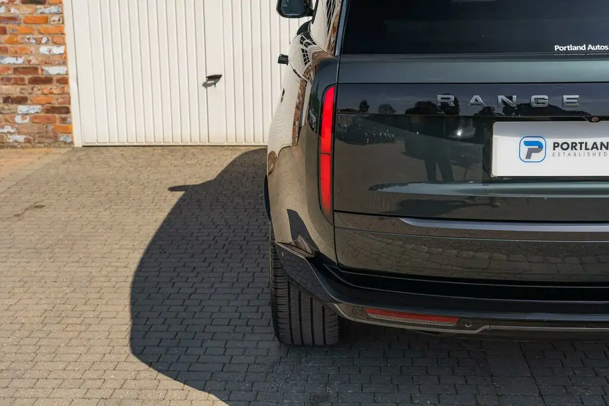 2023-land-rover-range-rover-30-d300-se-big-14