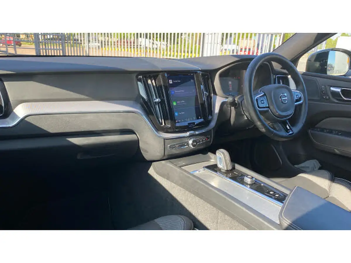 2022-volvo-xc60-20-b5-r-design-awd-big-3