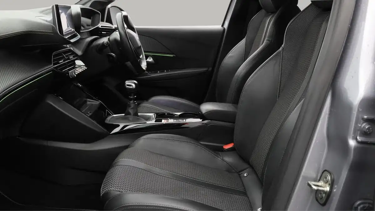 2020-peugeot-208-12-puretech-gt-line-100bhp-big-14