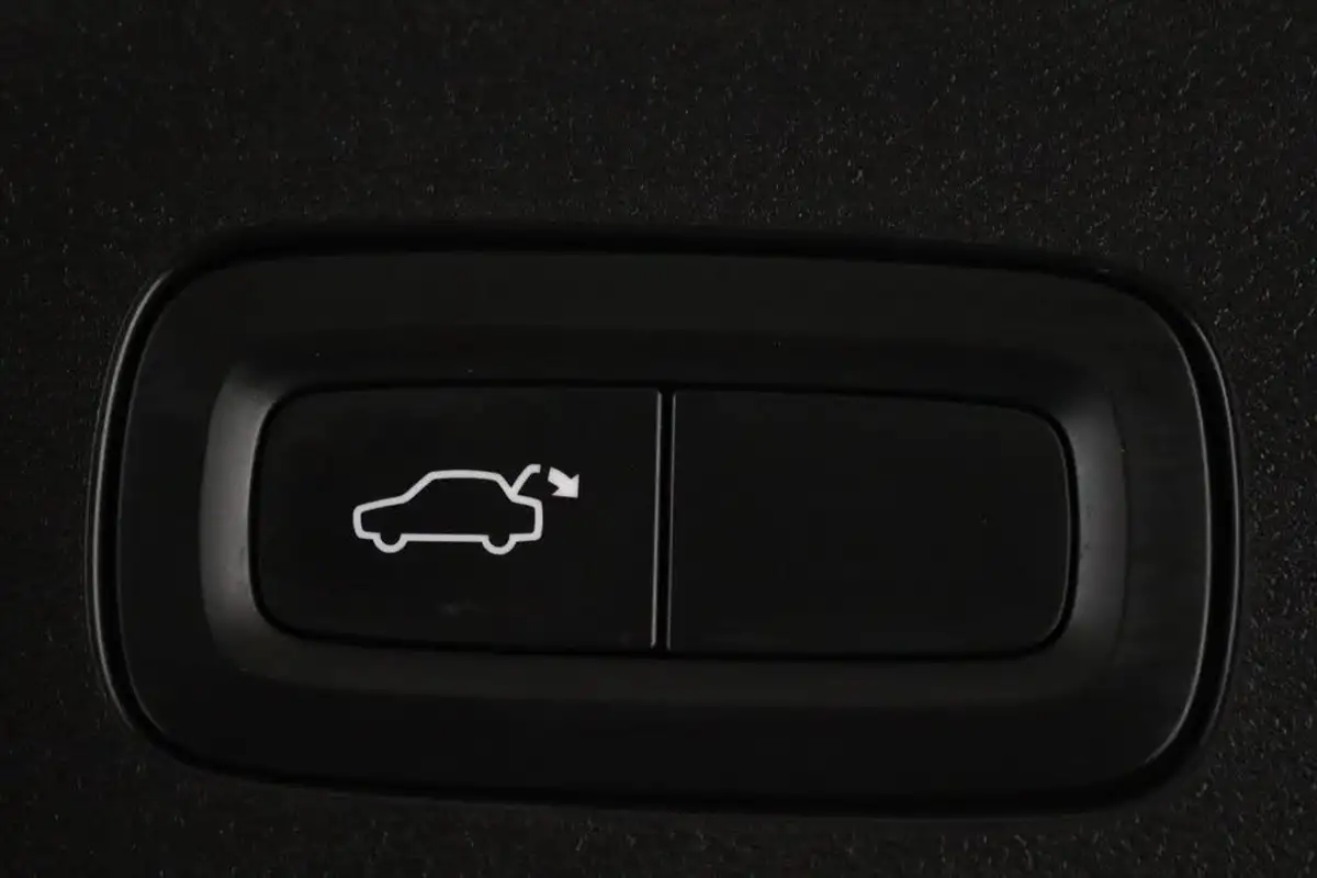 2023-volvo-v60-20-b3-core-big-12