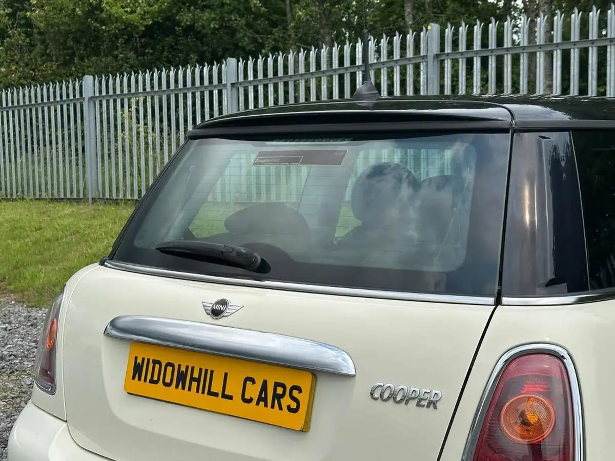2009-mini-cooper-16-cooper-120bhp-hatchback-3d-big-9