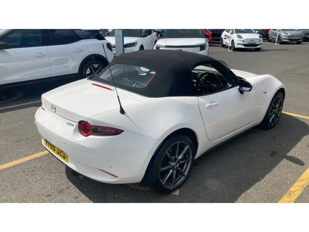 2015-mazda-mx-5-20-sport-big-30
