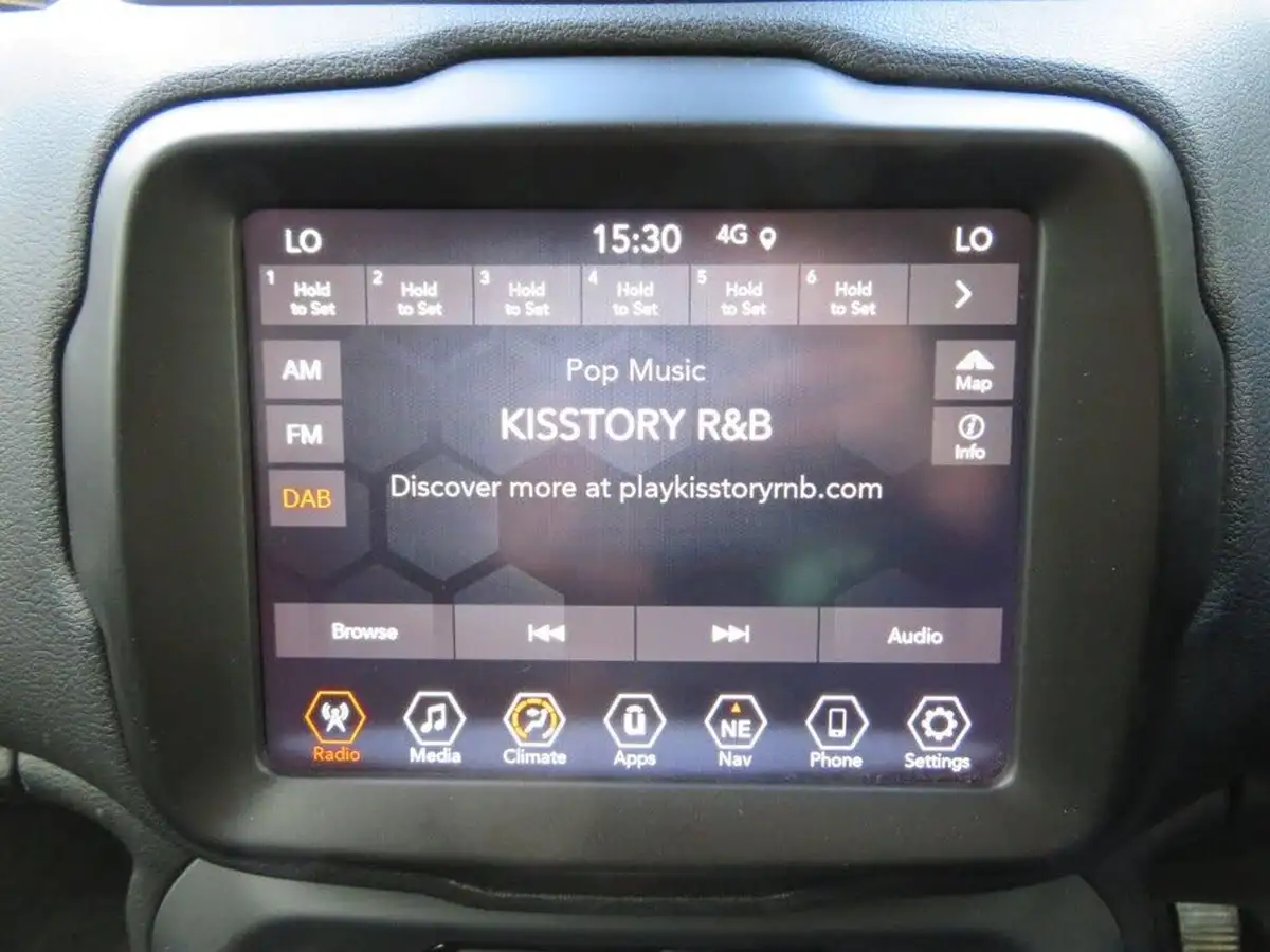 2021-jeep-renegade-10-gse-night-eagle-big-15