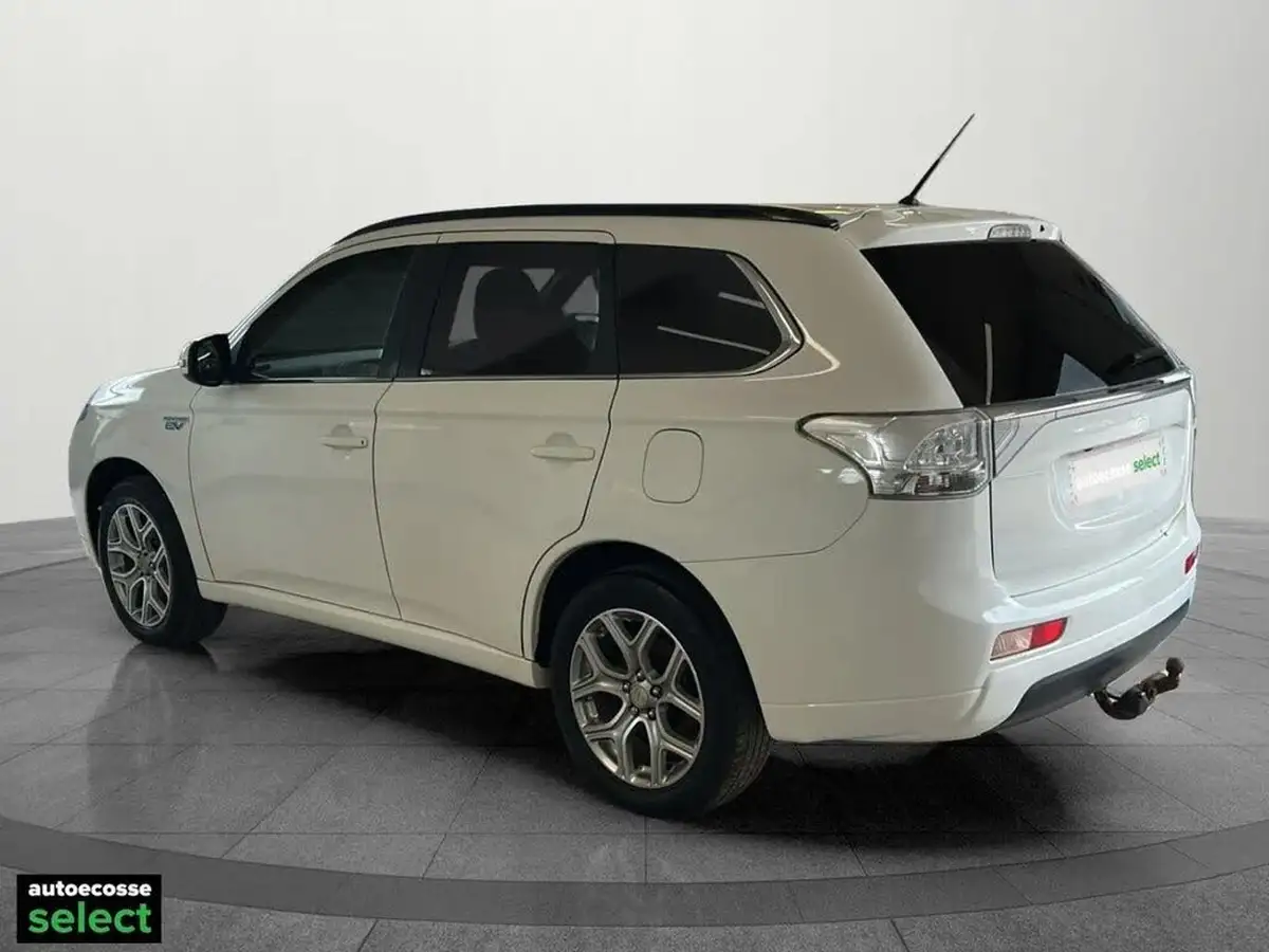 2015-mitsubishi-outlander-20-gx4h-phev-big-18