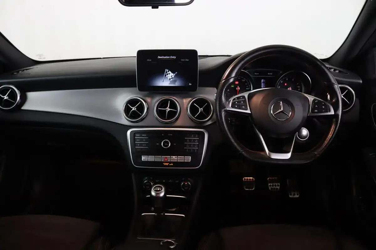 2018-mercedes-benz-gla-class-16-gla-200-amg-line-156ps-executive-big-14