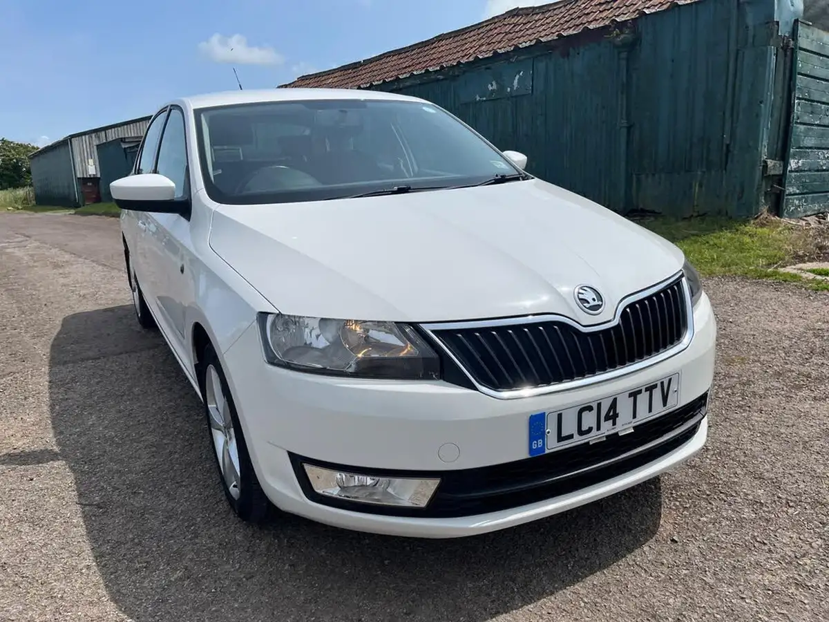 2014-skoda-rapid-12-elegance-greentech-big-5