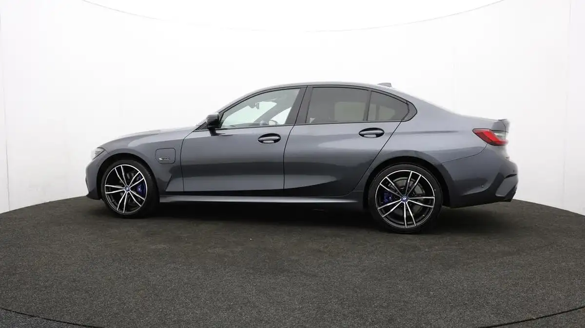 2022-bmw-3-series-20-330e-m-sport-pro-pack-saloon-4d-big-64
