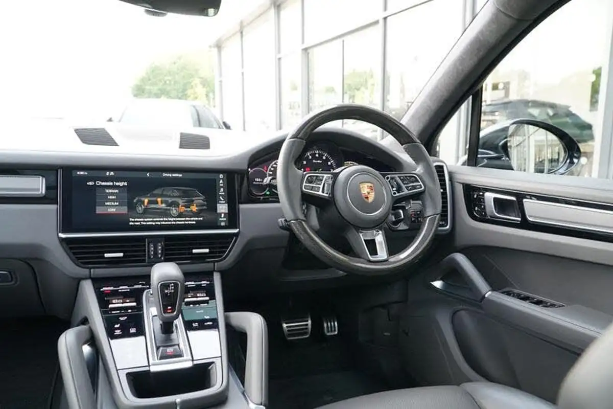 2019-porsche-cayenne-40-v8-turbo-coupe-big-33