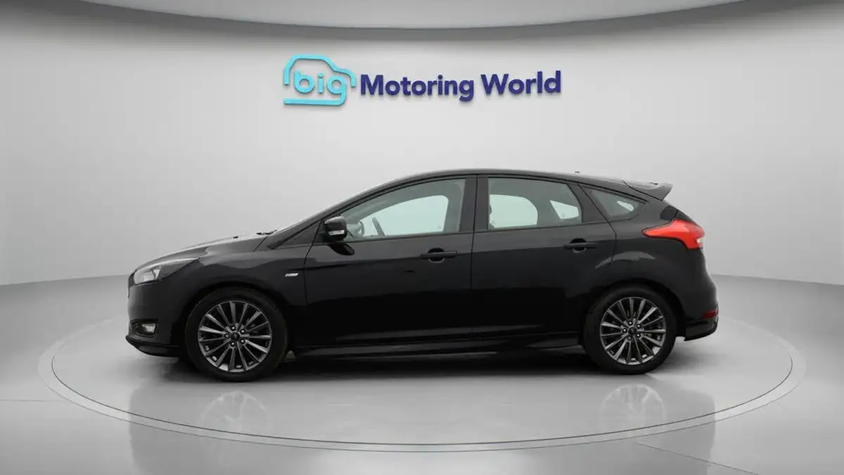 2018-ford-focus-10t-st-line-140ps-hatchback-big-4