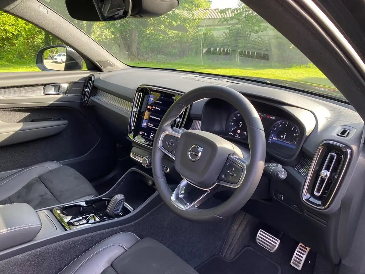 2021-volvo-xc40-15-t3-r-design-161bhp-auto-big-2