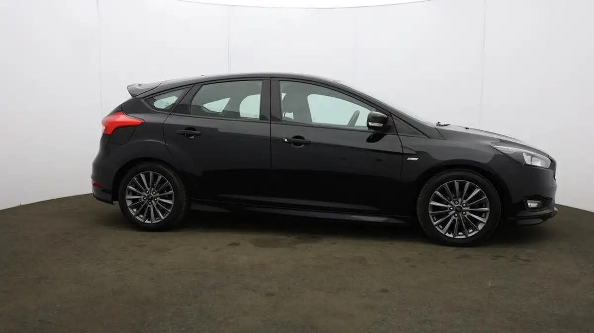 2018-ford-focus-10t-st-line-140ps-hatchback-big-52