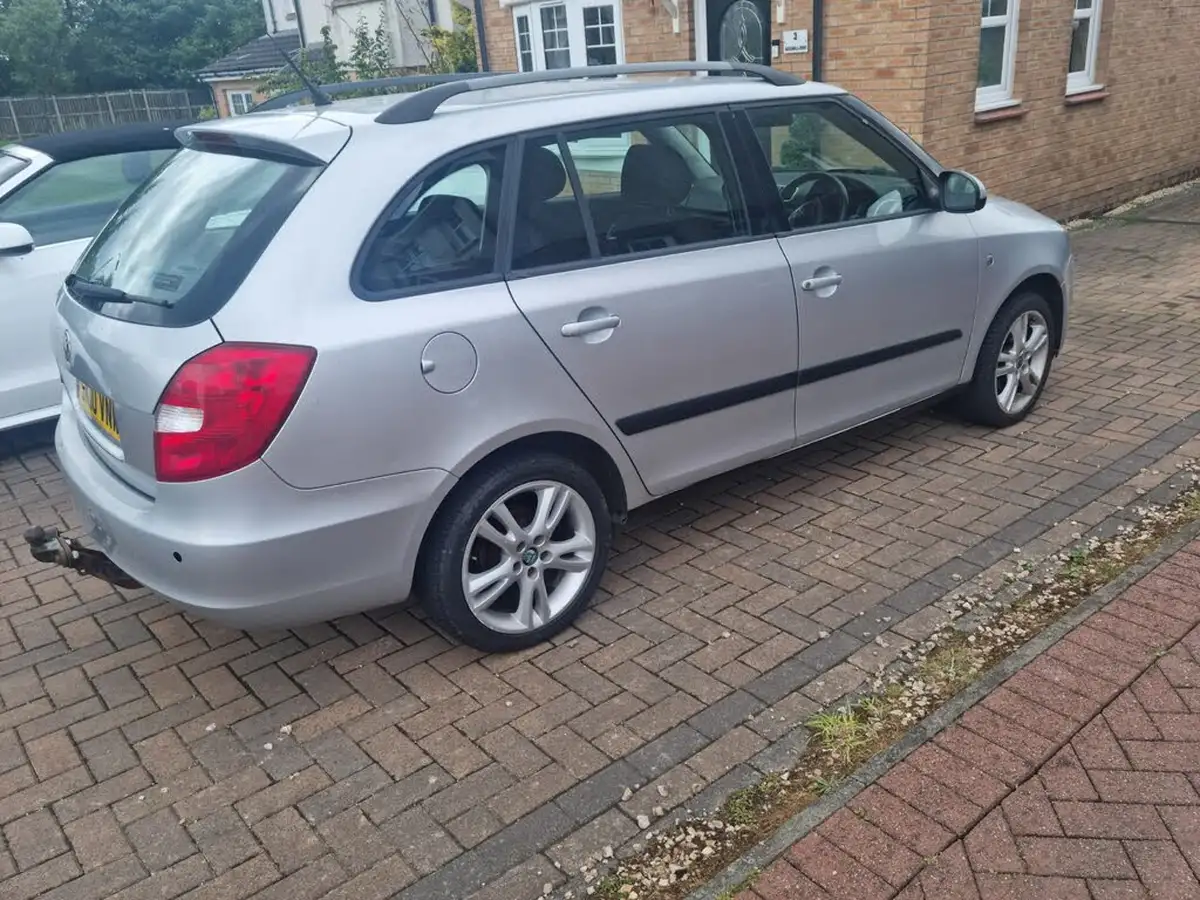 2010-skoda-fabia-14td-3-estate-big-4